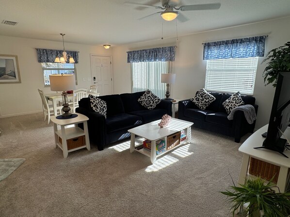 Flat-screen TV - Cozy 2 Bed 2 Bath Rental in The Villages, Ideal for Your Florida Getaway! (The Villages)