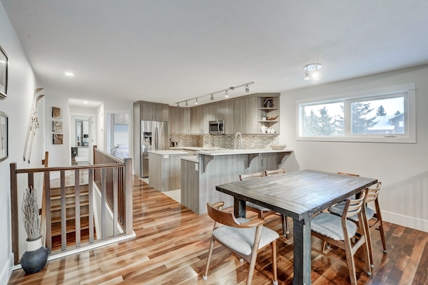 Open concept living room, dining room and kitchen.