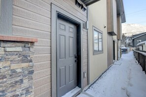 Exterior detail - Beautiful Canmore Home with views and walk to DT (Canmore)