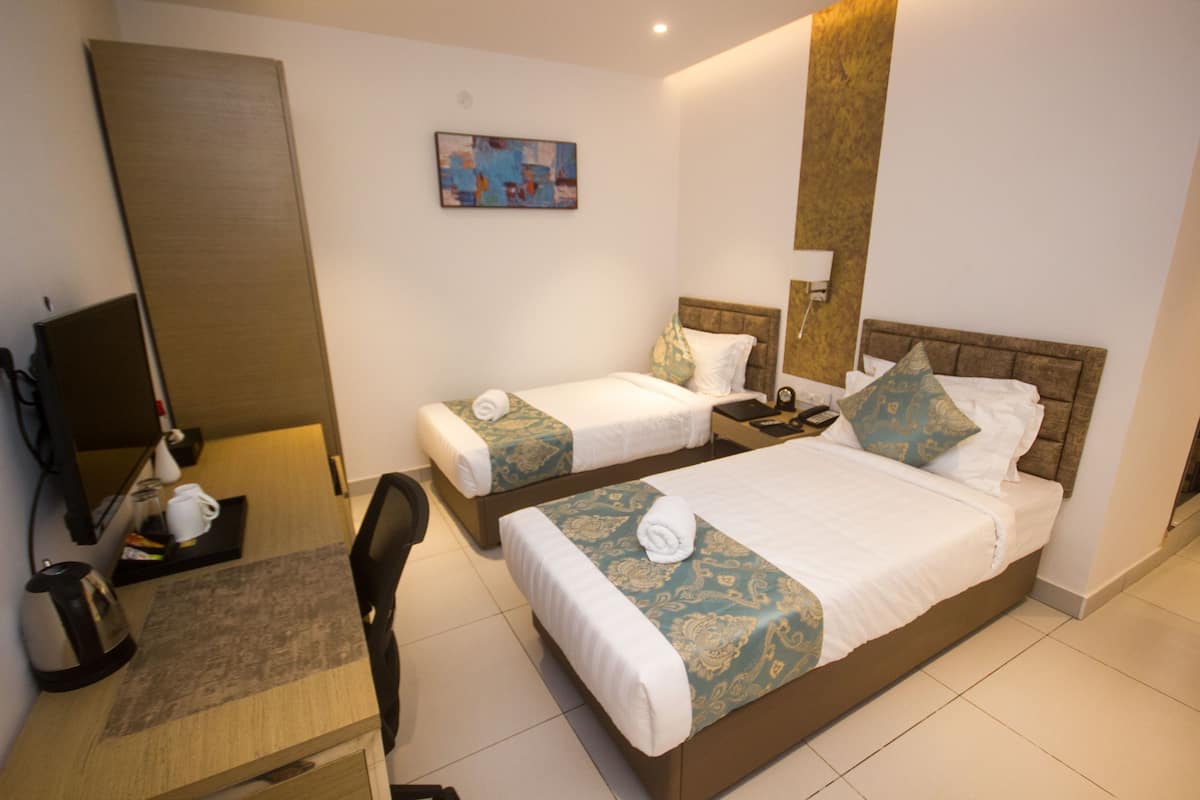 Minibar, in-room safe, individually furnished, desk