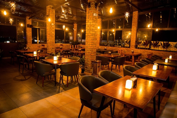 2 bar/lounge, gastropub dan bar di atap