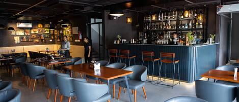 2 barer/lounger, gastropub og takterrassebar