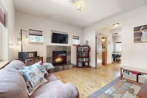 TV, peis, DVD-spiller og fotballspill