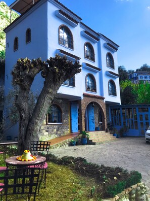 Mặt tiền nơi lưu trú