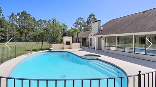 Beautiful Executive Estate Only 20 Minutes from New Orleans 