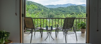Maison d'hĂŽtes Torio avec vue panoramique sur les montagnes et Ă distance de marche de la plage