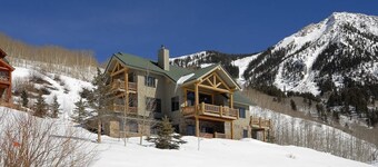 Overlook - Stunning Mt. CB Home with Hot Tub