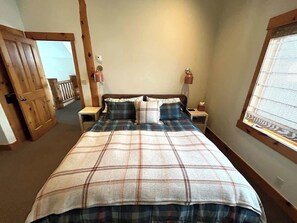 4 bedrooms, desk, iron/ironing board, WiFi