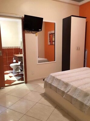 Apartment, 1 Double Bed | Iron/ironing board, free WiFi, bed sheets