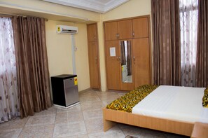 Executive Double Room, Non Smoking | Desk, laptop workspace, blackout curtains, iron/ironing board - Jayliz Lodge Tema (Tema)