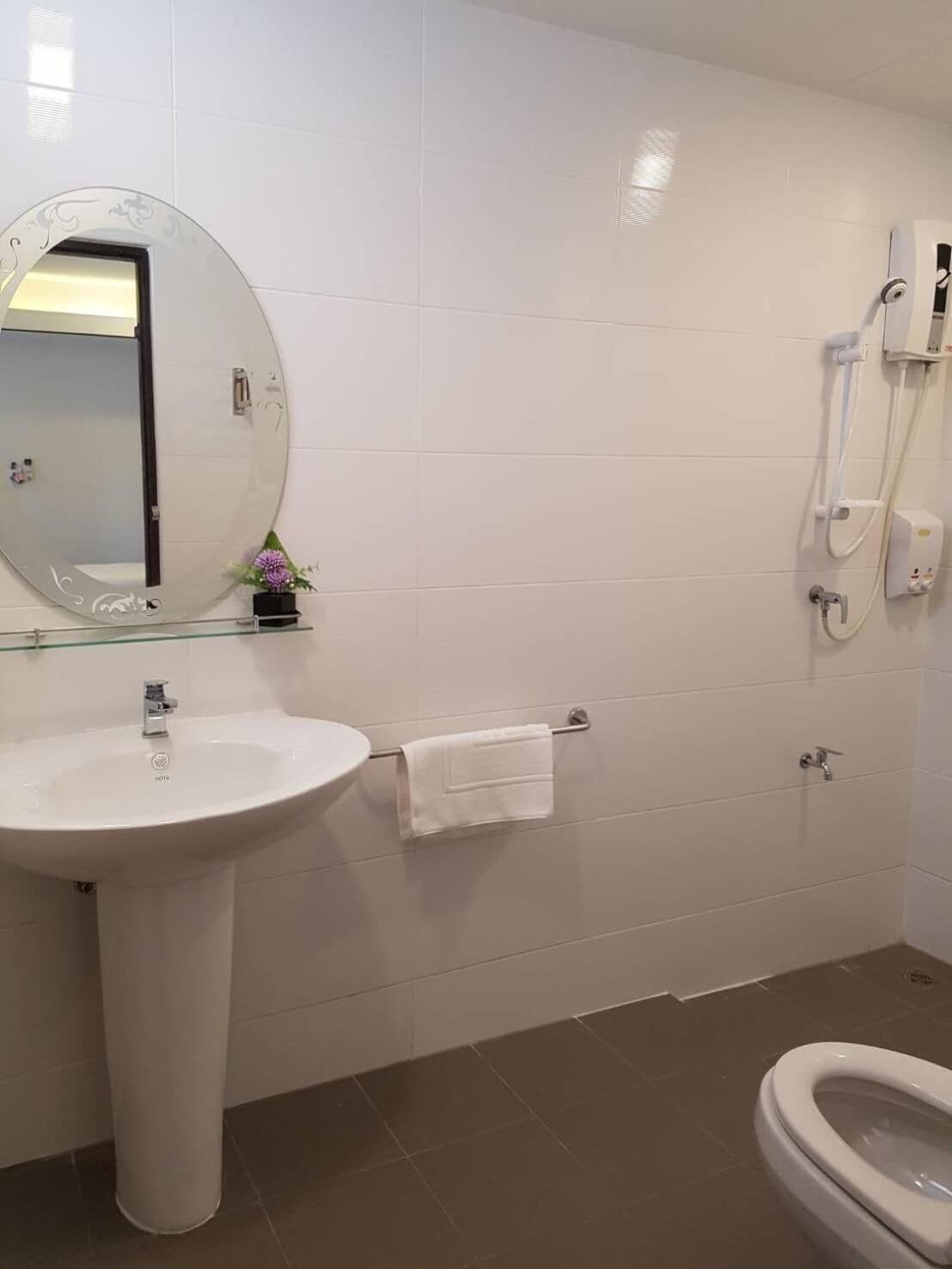 shower, free toiletries, slippers, towels