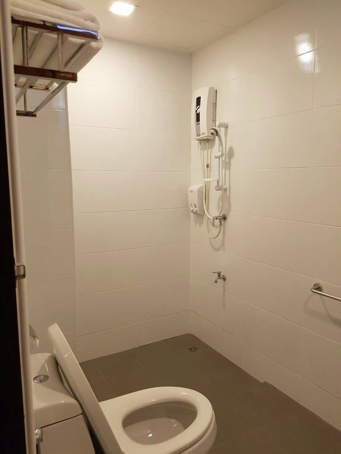 shower, free toiletries, slippers, towels