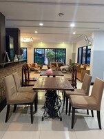 Área de estar no saguão