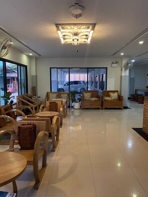 Coin salon dans le hall