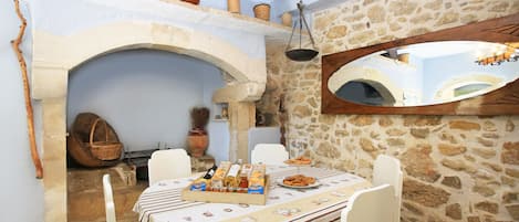 Grand Villa, Multiple Bedrooms, Private Pool | In-room dining