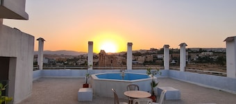 Hadrian's Gate Hotel