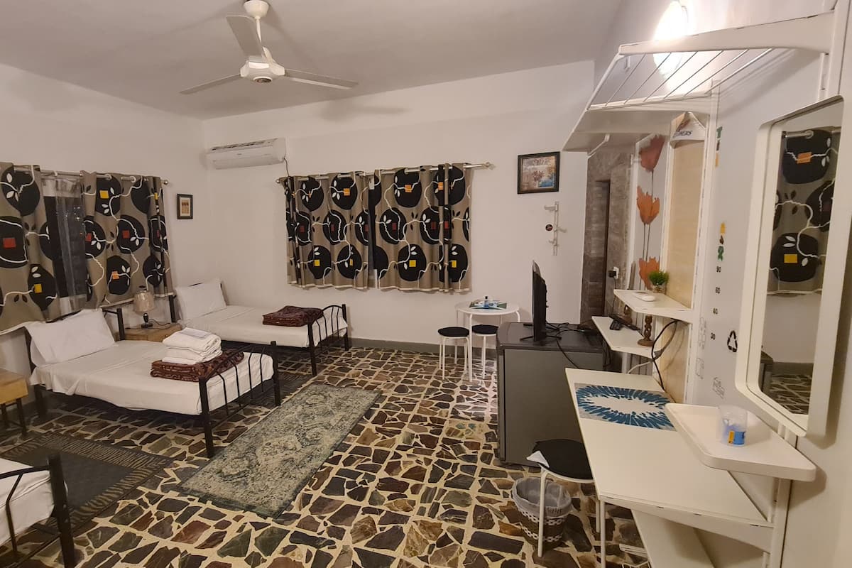 Standard Room, 1 Bedroom, Ensuite | Biancheria in cotone egiziano, biancheria da letto di alta qualità