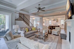 Smart TV, tavolo da ping pong, impianto stereo