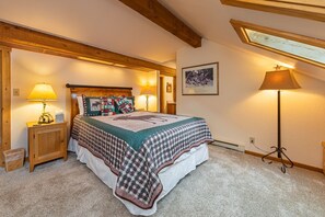 2 bedrooms, desk, iron/ironing board, free WiFi - Juniper 123: The Aspens- Comfortable Renovated Condo (Wilson)