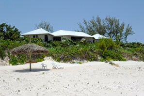 Exterior - Historic Home Directly on Windermere Beach w/Club (Windermere)