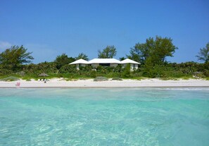 On the beach - Historic Home Directly on Windermere Beach w/Club (Windermere)