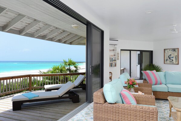 Property grounds - Historic Home Directly on Windermere Beach w/Club (Windermere)