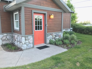 Exterior - Harbor cozy cottage, Walk to Lake Superior, Cruise boats, Ice Cream, Pubs &More! (Munising)