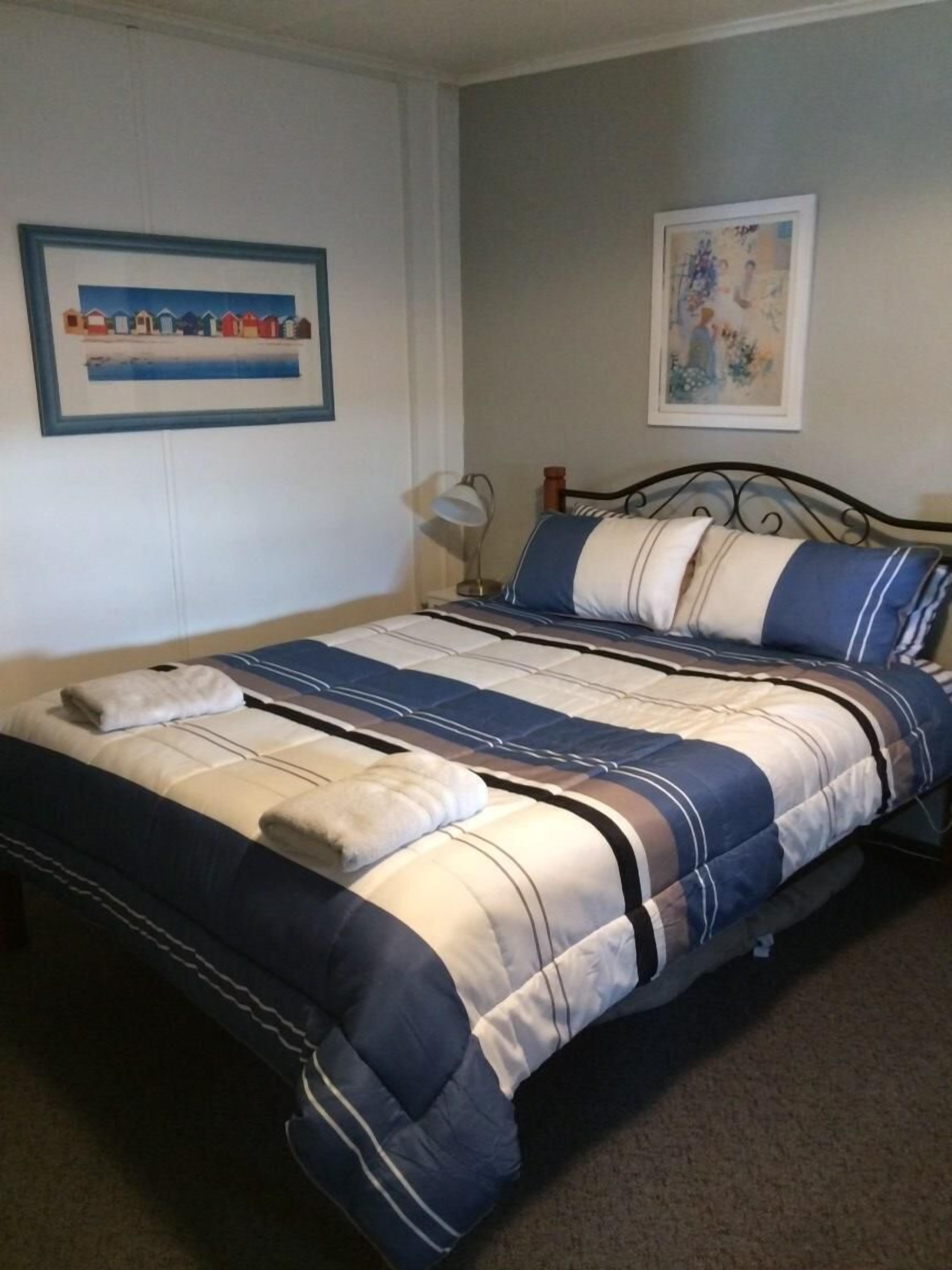 4 bedrooms, iron/ironing board, bed sheets, wheelchair access