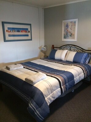 4 bedrooms, iron/ironing board, bed sheets, wheelchair access