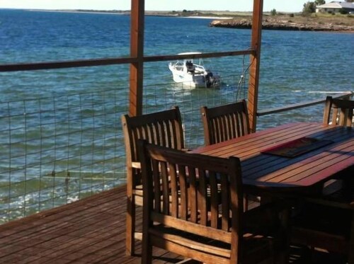 The Shack - Absolute waterfront