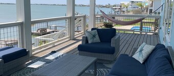 Sea Breeze Cove-Zimmer mit Aussicht, Dock mit Fisch