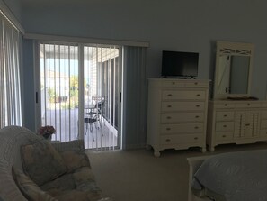 2 bedrooms, iron/ironing board, travel cot, WiFi