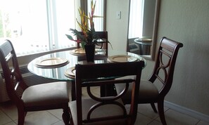 Dining - PERFECT 1BR, 2 BATH CONDO ON THE BEACH - STEPS AWAY FROM THE ATLANTIC OCEAN! (Daytona Beach)