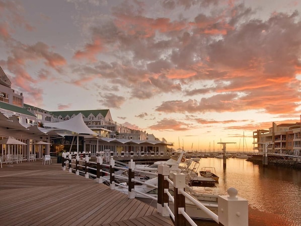 Marina - LUXURIOUS SELF CATERING PENTHOUSE - ENTIRE TOP FLOOR WITH SEA VIEW (Gordons Bay Central)