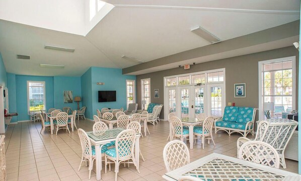 Dining - Beachside Condo - Family Friendly & just a short block away from the ocean. (St Augustine Beach)