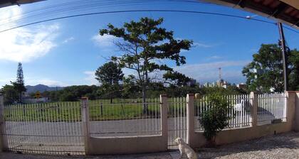 Large house between Meia Praia and Perequê 500m from the beach w / WiFi and barbecue