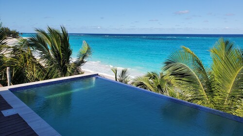 Stunning Beachfront House, Walk to Tippys!  Pool Table, Foosball, POOL!