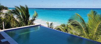 Stunning Beachfront House, Walk to Tippys!  Pool Table, Foosball, POOL!