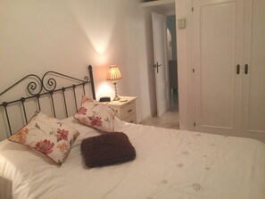 2 bedrooms, in-room safe, iron/ironing board, free WiFi