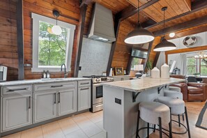 Fridge, microwave, oven, stovetop - 6 Bedroom 3 Bath A-Frame Lake Harmony New Hot Tub, Private Pickleball Court (Lake Harmony)