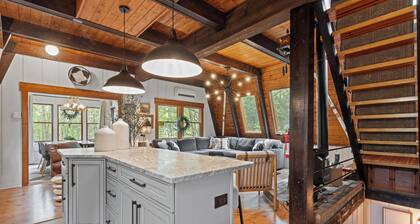 6 Bedroom 3 Bath A-Frame Lake Harmony New Hot Tub, Private Pickleball Court