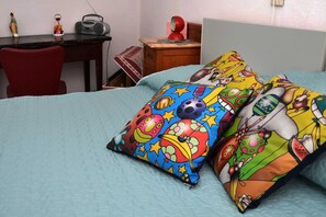 3 bedrooms, desk, iron/ironing board, travel cot