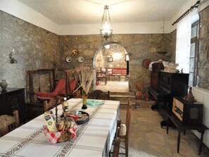 Villa, 2 chambres | Coin séjour | Télévision LED, lecteur de DVD