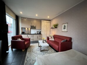 TV, stereo - Nog enkele weken vrij in juli en augustus.2 pers studio 5 min lopen het strand (Westkapelle)
