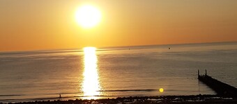Aanbieding 16 18 mei 55 euro p nacht.
2 pers studio 5 min lopen van het strand