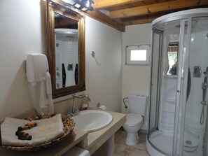 Villa, 2 Bedrooms | Bathroom | Jetted tub, free toiletries, hair dryer, bathrobes