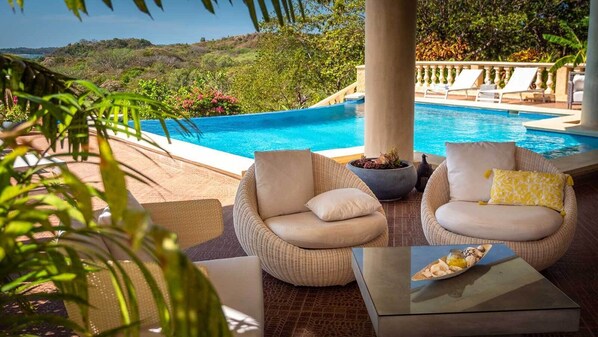 Outdoor pool, open 6:00 AM to 10:00 PM, sun loungers - El Regalo Resort (Boca Chica)
