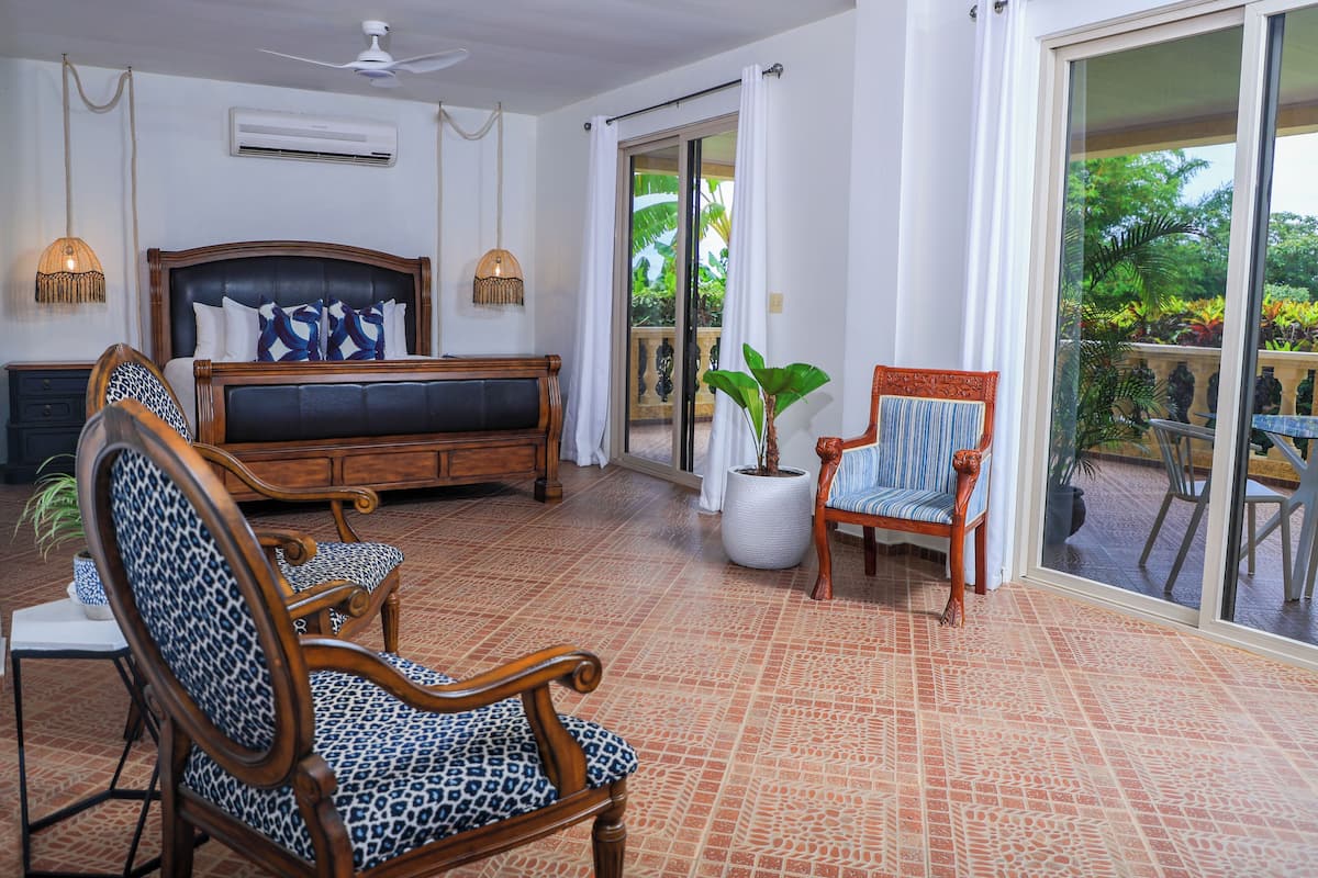 Deluxe Double Room, 1 King Bed, Non Smoking, Beach View (Boca Brava) | In-room safe, soundproofing, iron/ironing board, free WiFi