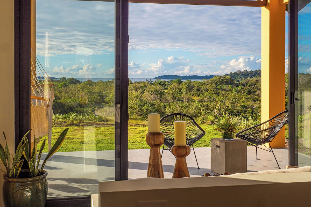 Premium Bungalow | In-room safe, soundproofing, iron/ironing board, free WiFi