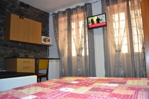 1 bedroom, iron/ironing board, internet, bed sheets